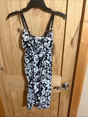 Harlow & Rose Black & White Floral Sundress Style